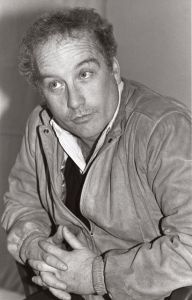 Richard Dreyfuss 1983, NY 2 cliff.jpg